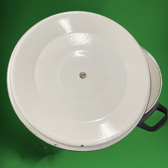 Vintage 70’s Enameled Cast Iron Covered Pot/ Baking 9" Diameter Granny Cottage - Picture 3 of 14